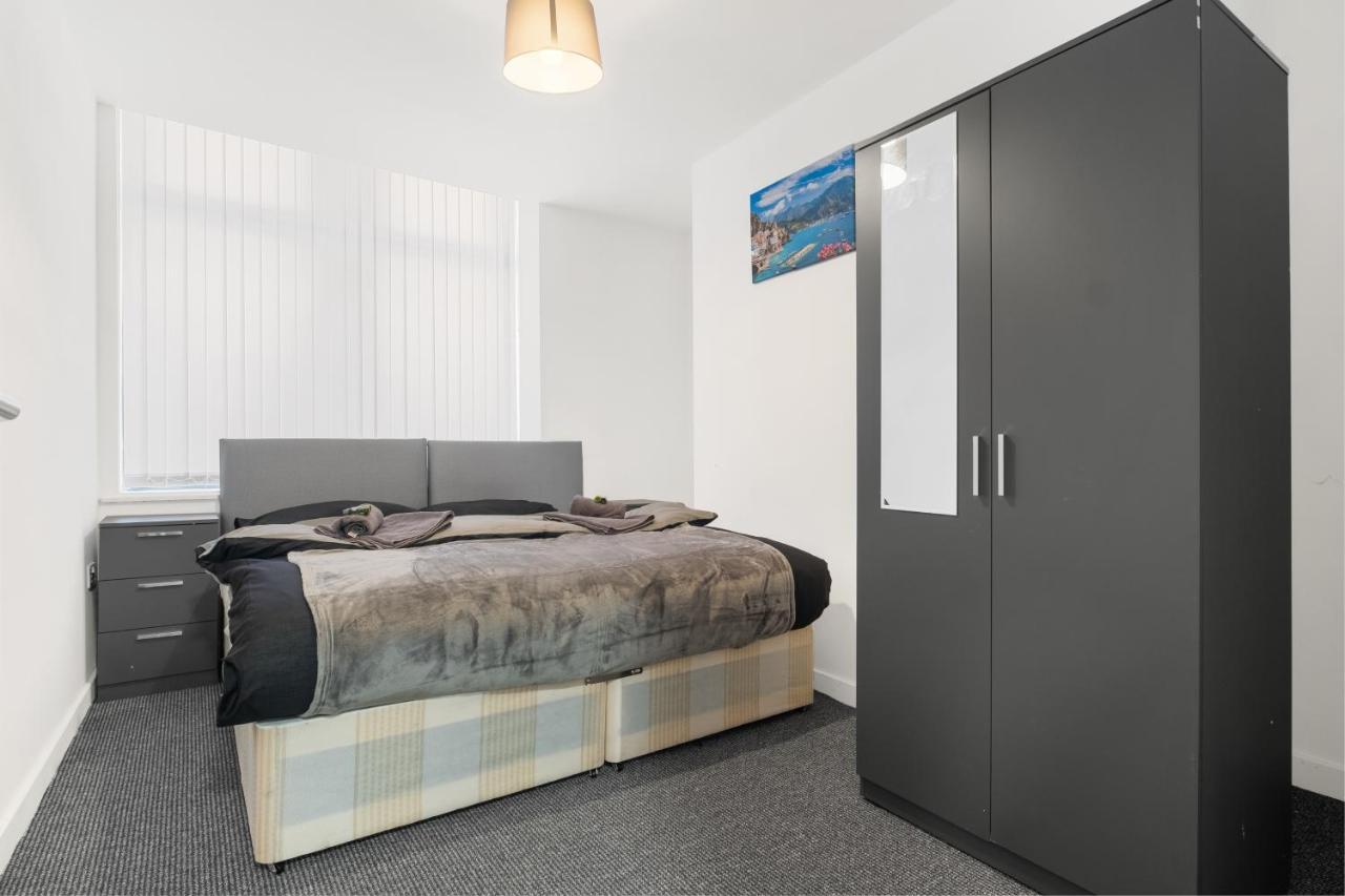Amhc City Apartments Bradford City Centre One & Two Bedroom Apartments, 24 Hours Express Self Check In, Long Stay Contractors Welcome, Paid Parking Available Nearby Bilik gambar