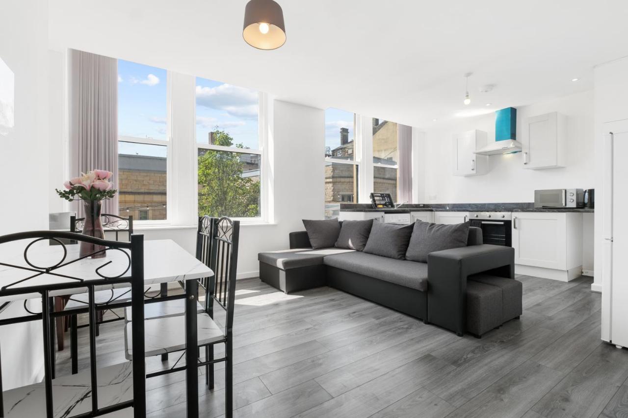 Amhc City Apartments Bradford City Centre One & Two Bedroom Apartments, 24 Hours Express Self Check In, Long Stay Contractors Welcome, Paid Parking Available Nearby Bilik gambar